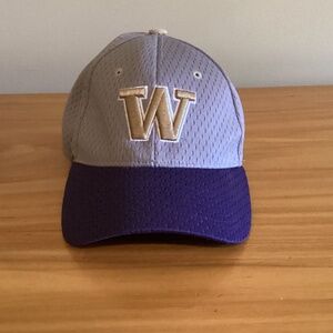 Washington Huskies fitted cap